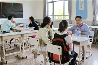 心理助力 從容應考:大型考前公益心理輔導活動在徐教院附中舉辦