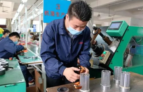 工廠藍領面臨招工荒,專家認為家長教育有問題,評論區說出實話